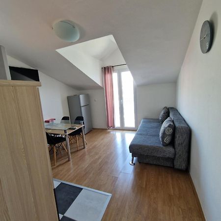 Apartmani "Ivan" Marina Zewnętrze zdjęcie