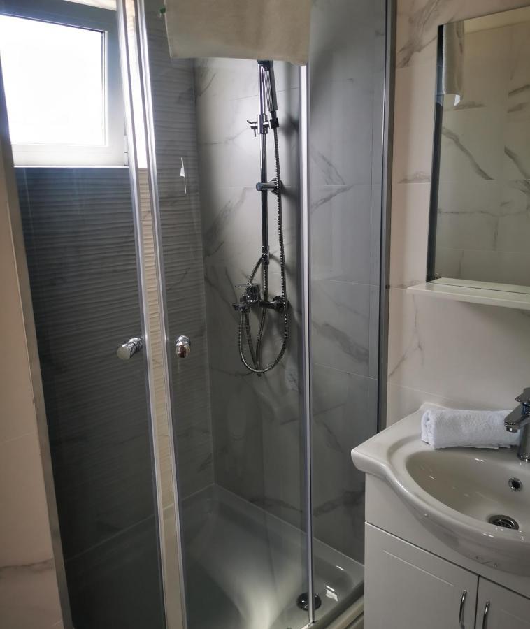 Apartmani "Ivan" Marina Zewnętrze zdjęcie