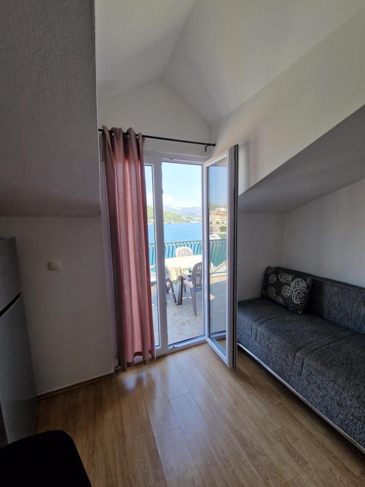 Apartmani "Ivan" Marina Zewnętrze zdjęcie