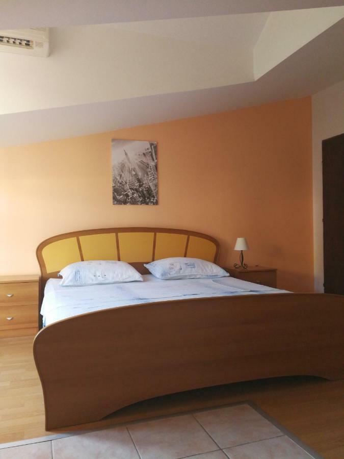 Apartmani "Ivan" Marina Zewnętrze zdjęcie