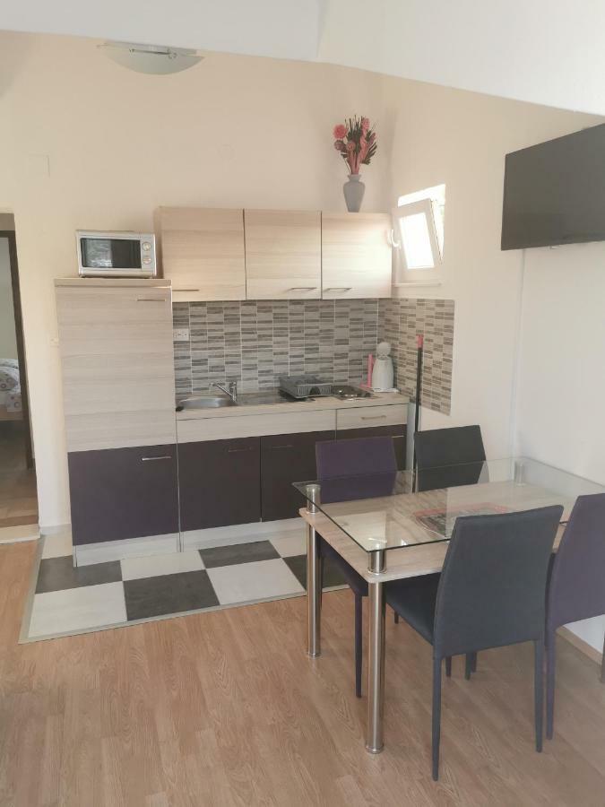 Apartmani "Ivan" Marina Zewnętrze zdjęcie