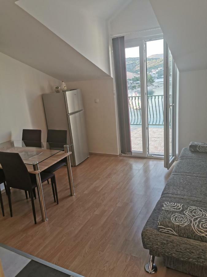 Apartmani "Ivan" Marina Zewnętrze zdjęcie